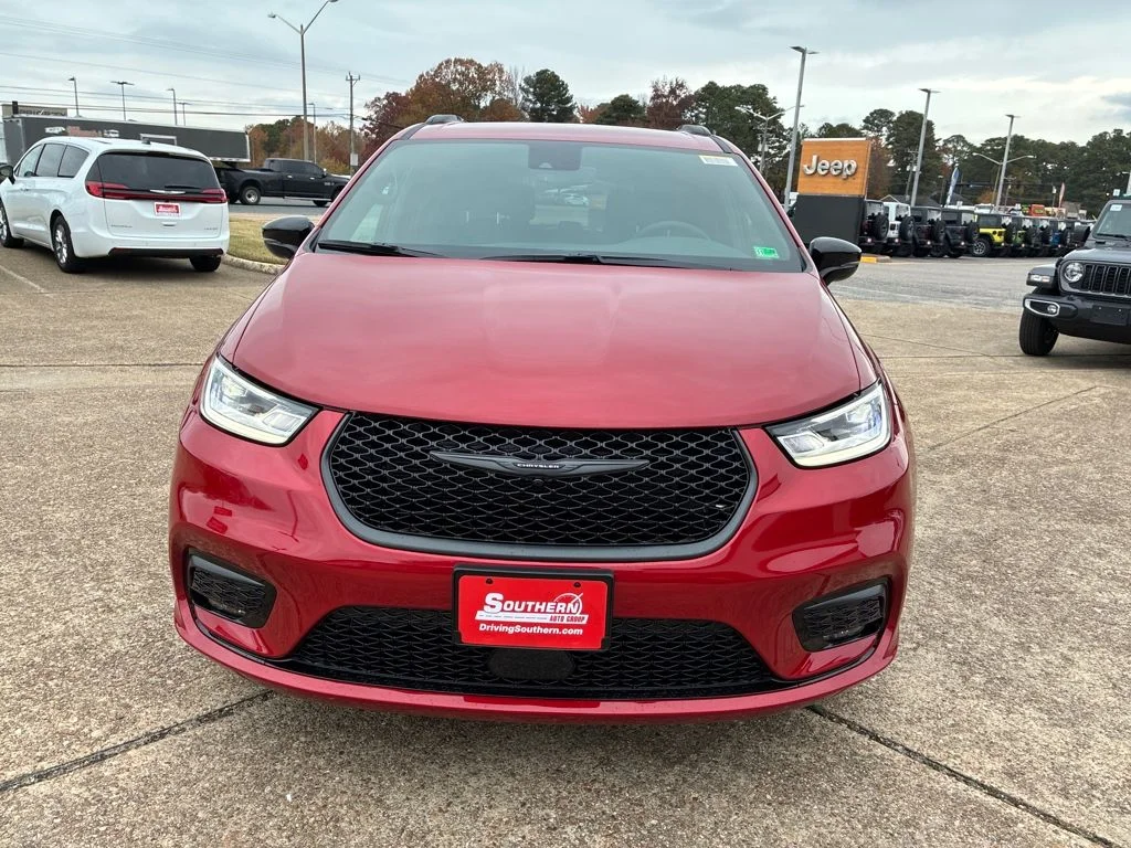 New 2026 Red Hot Pearl-Coat Exterior Paint Chrysler Select image 9