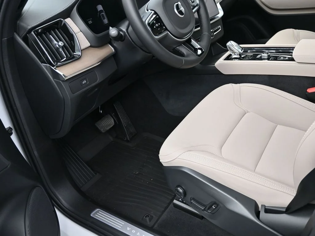 New 2026 Crystal White Volvo Plus image 9