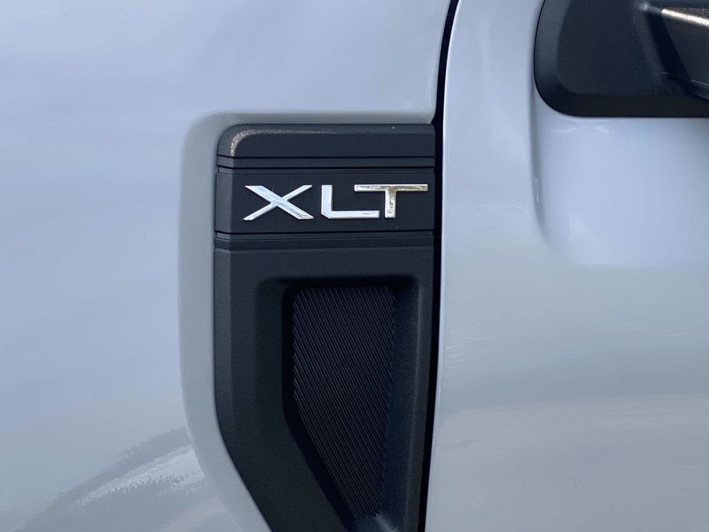 New 2026 Space White Metallic Ford XLT image 8