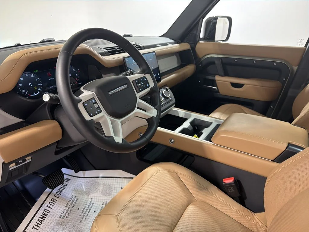 Used 2025 Pangea Green Metallic Land Rover S image 10