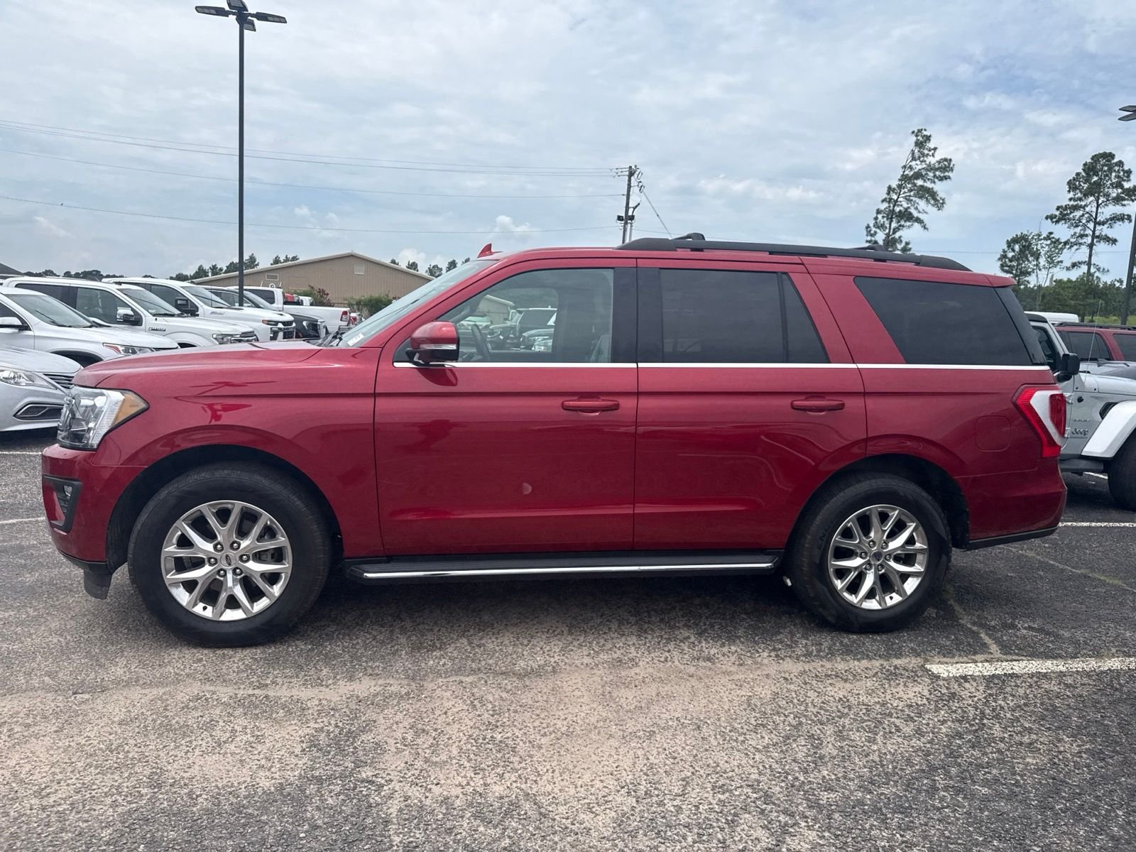 Used 2021 Red Ford XLT image 4