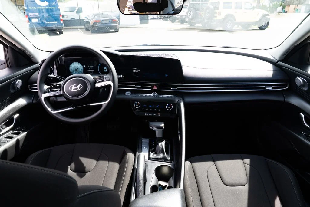 Used 2024 White Hyundai SEL image 8