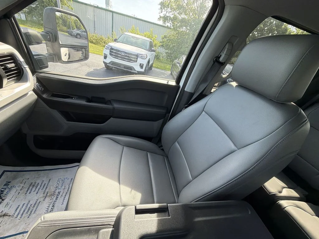 Used 2025 White Ford XL image 27