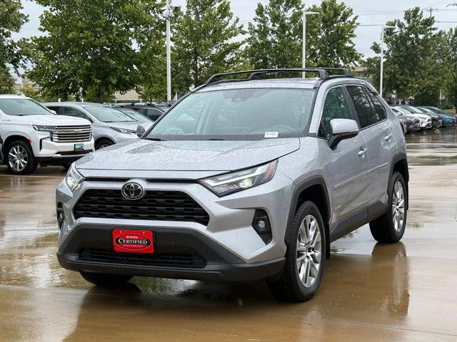 Certified Used 2025 SILVER SKY METALLIC Toyota XLE Premium image 8