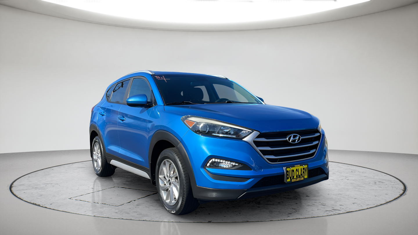 Used 2017 Blue Hyundai SE image 3
