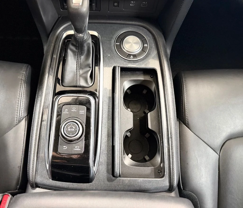Used 2022 White Nissan SV image 17