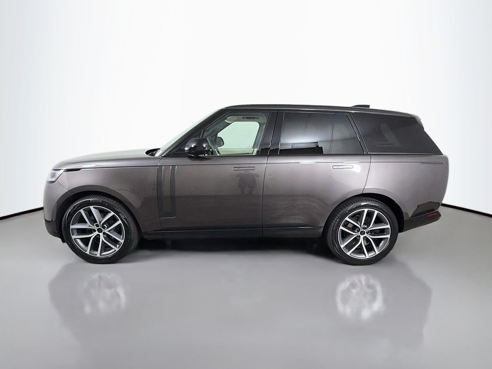 New 2026 Charente Grey LAND ROVER SE image 2