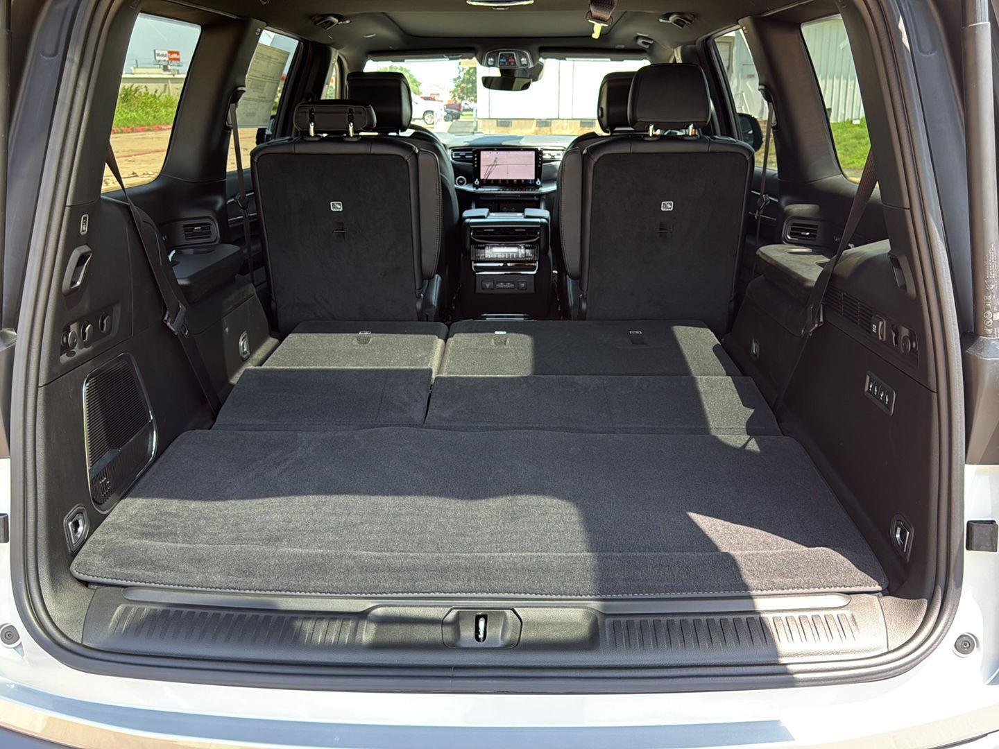 New 2026 Silver-Zynith Exterior Paint Jeep Limited Altitude image 40