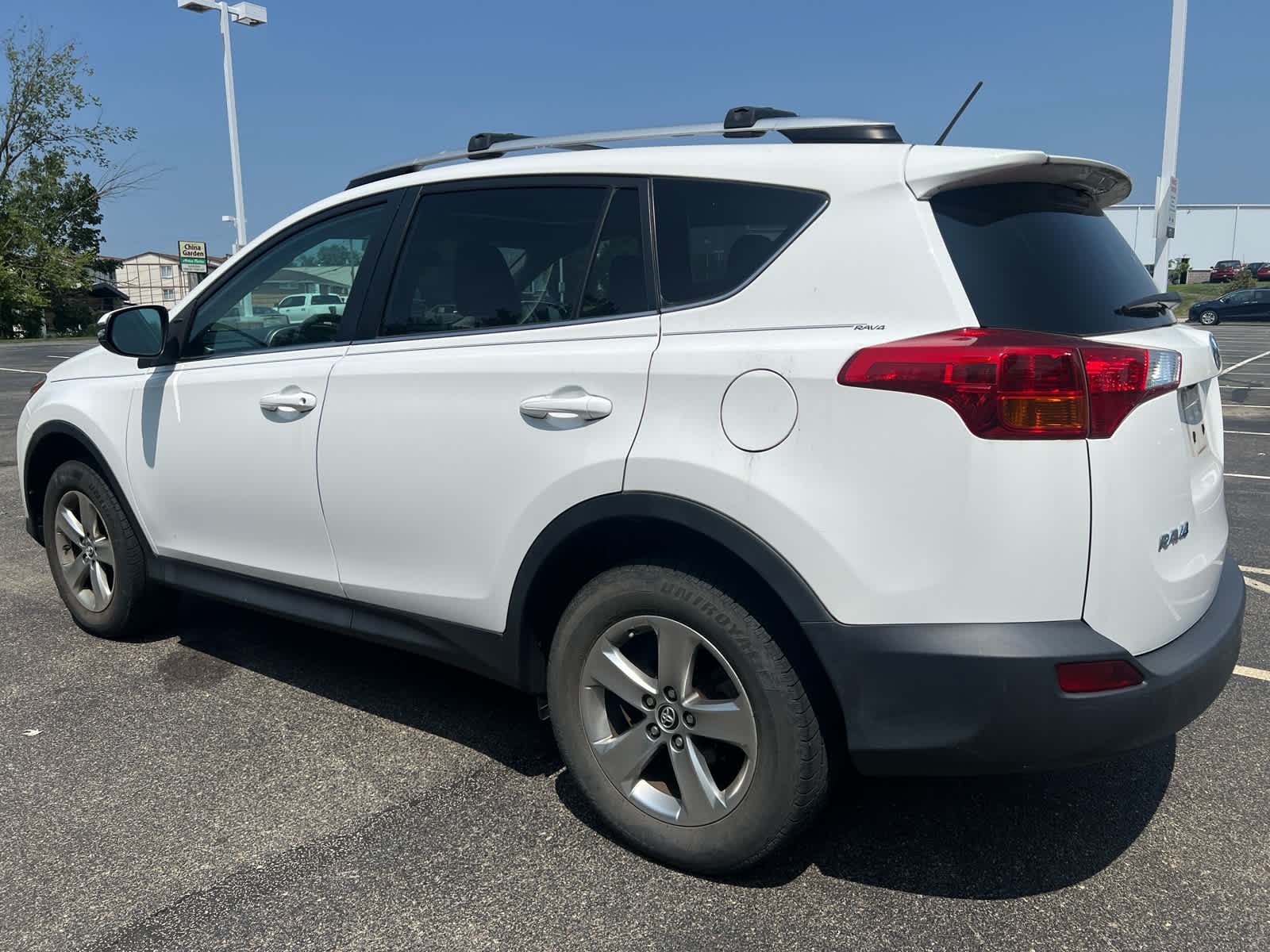 Used 2015 Super White Toyota XLE image 5