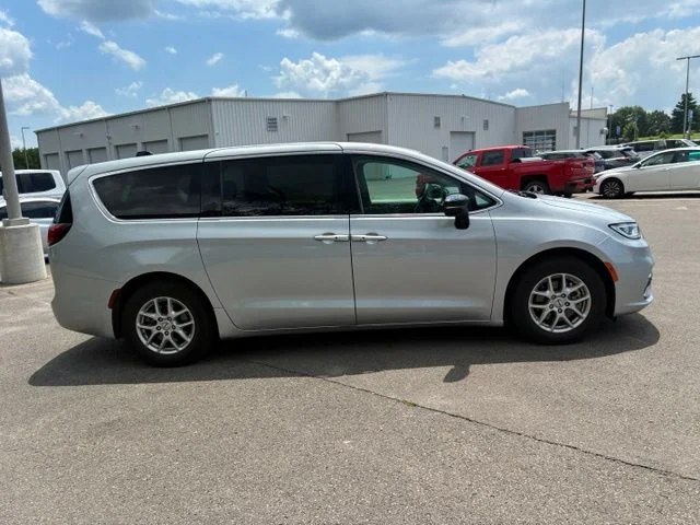 Used 2024 Silver Chrysler Touring L image 8