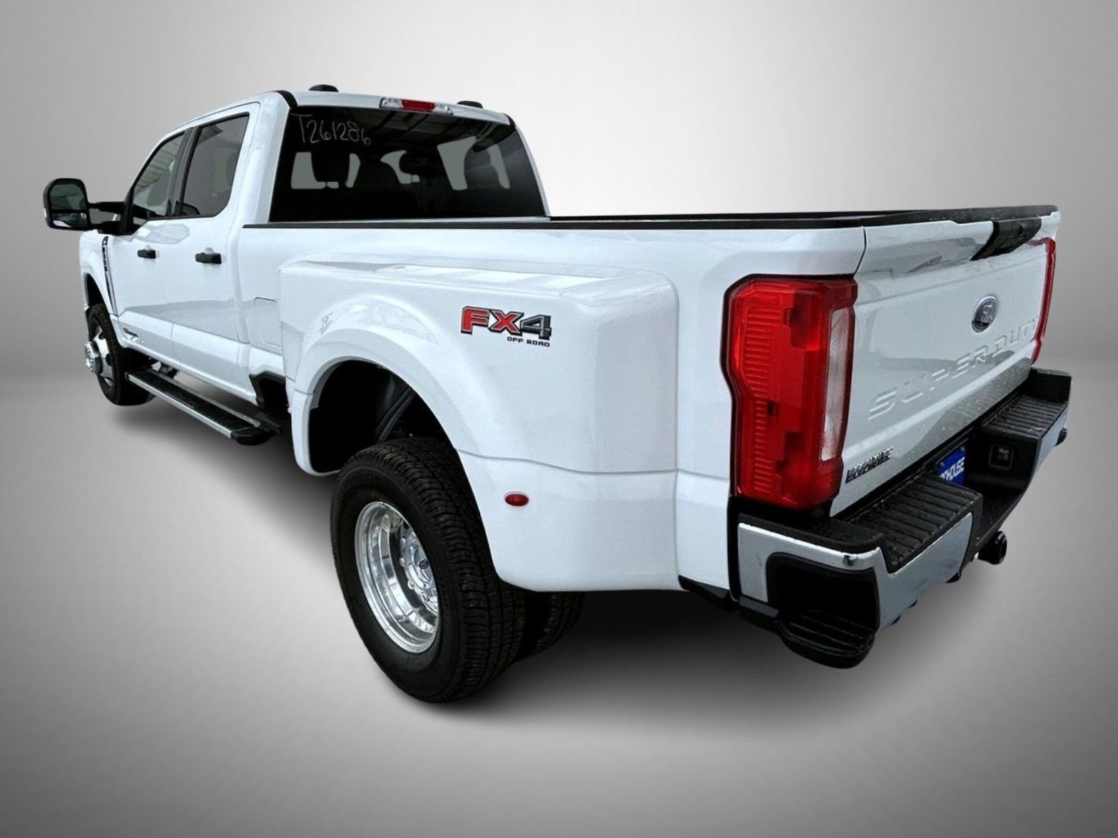New 2026 Oxford White Ford XLT image 7