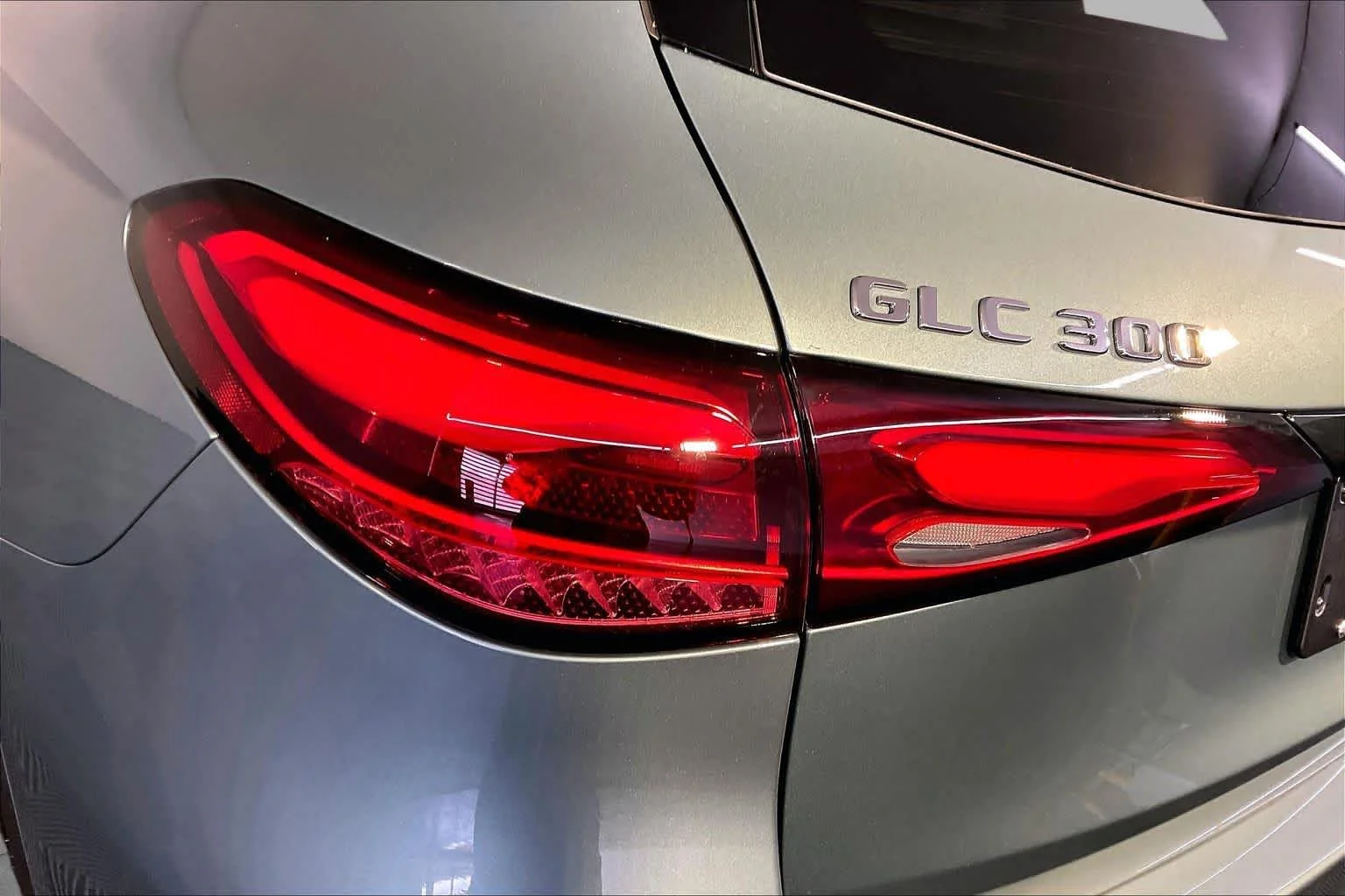 New 2027 Verde Silver Metallic Mercedes-Benz GLC 300 image 5