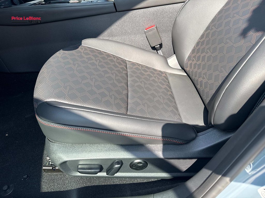 New 2026 Atlantic Gray Metallic / Super Black Two-tone Nissan SR image 10
