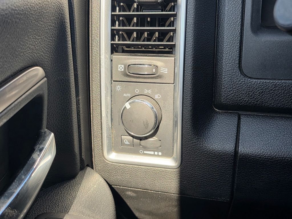 Certified Used 2024 White Ram Warlock image 30