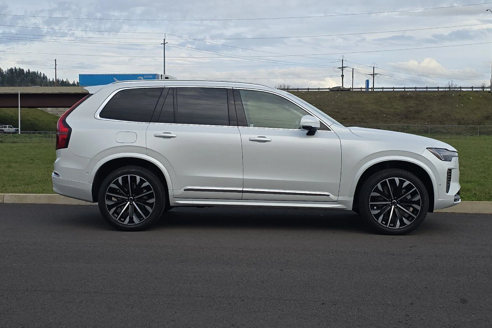 New 2026 Crystal White Volvo Plus image 2