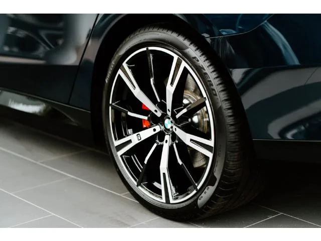 New 2027 Space Silver Metallic BMW  image 28