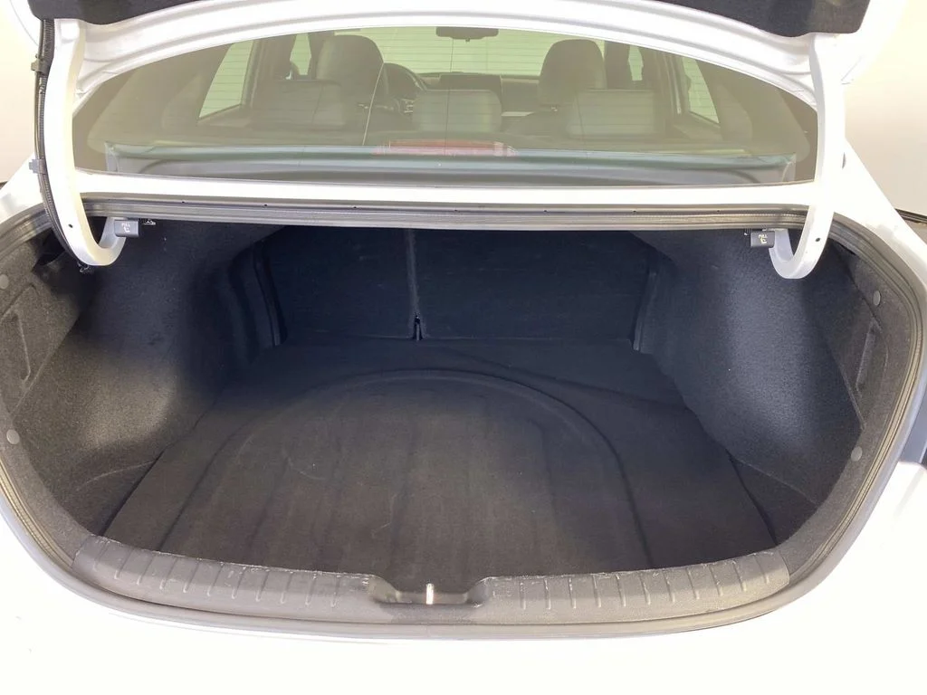 Used 2024 White Kia GT-Line image 8