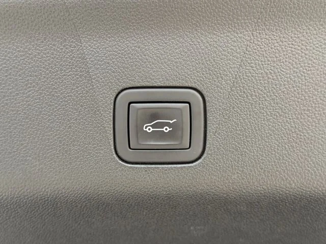 Used 2024 White Chevrolet Z71 image 28