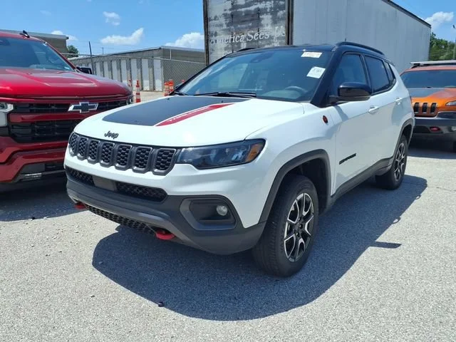 Used 2025 White Jeep Trailhawk 4x4 image 1