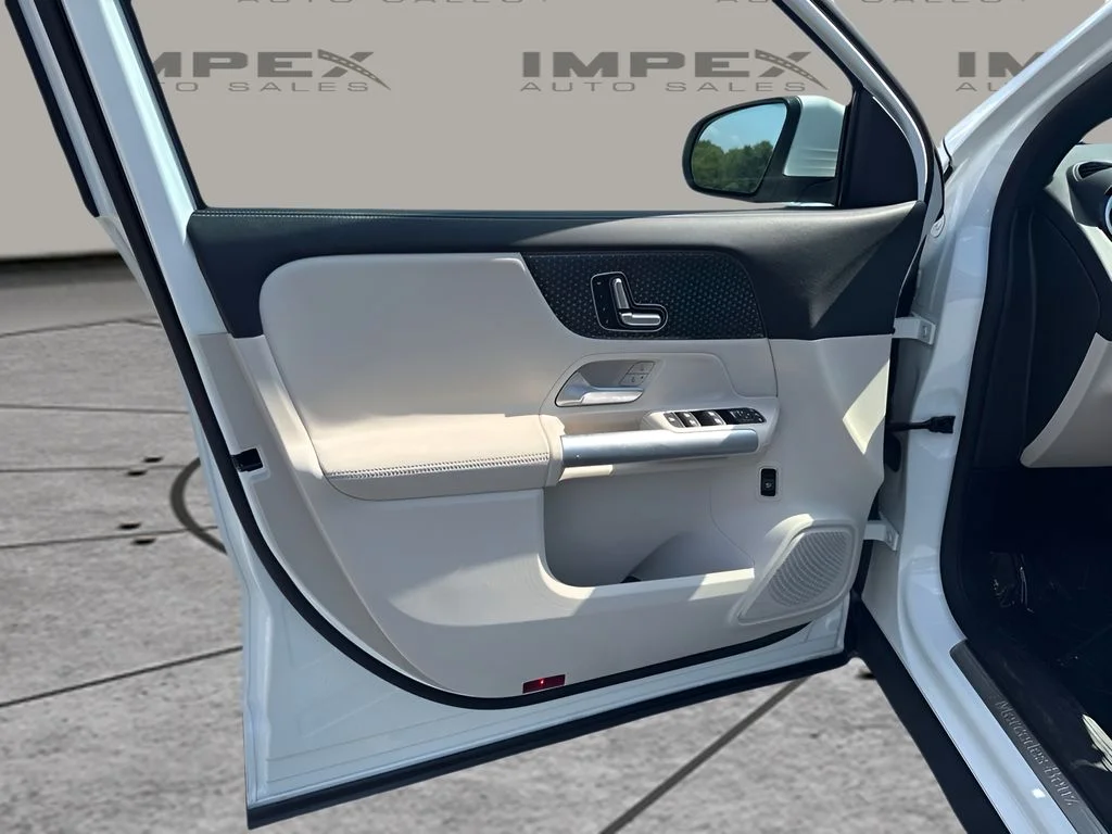 Used 2025 White Mercedes-Benz GLA 250 image 19