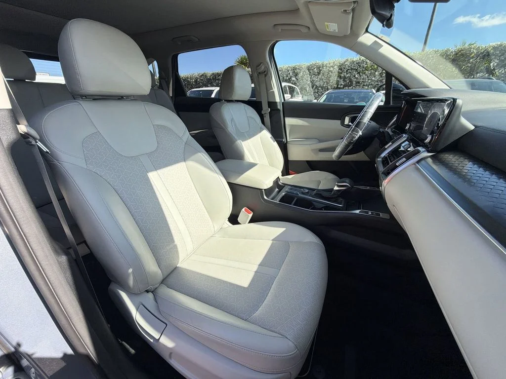 Used 2023 Silver Kia S image 35