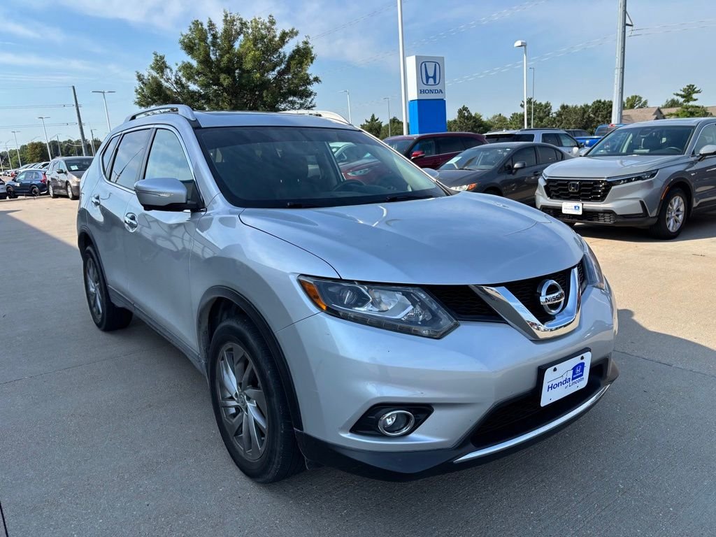 Used 2015 Brilliant Silver Nissan SL image 3
