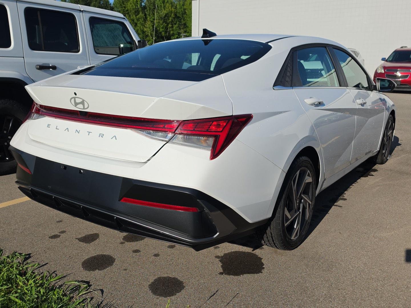 Used 2025 Serenity White Hyundai SEL Convenience image 3