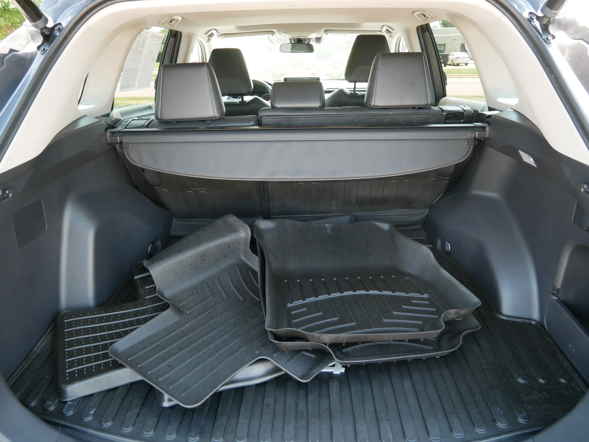 Used 2021 Magnetic Gray Metallic Toyota XLE Premium image 18