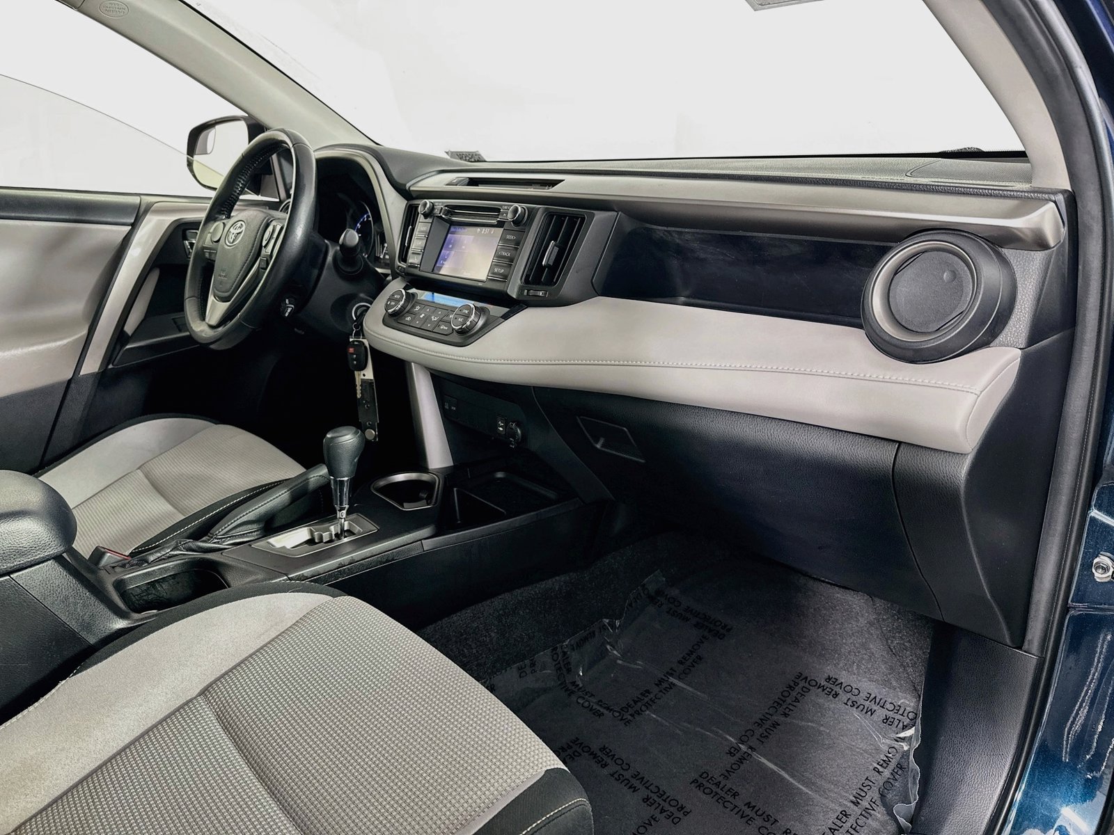 Used 2018 Galactic Aqua Mica Toyota XLE image 27