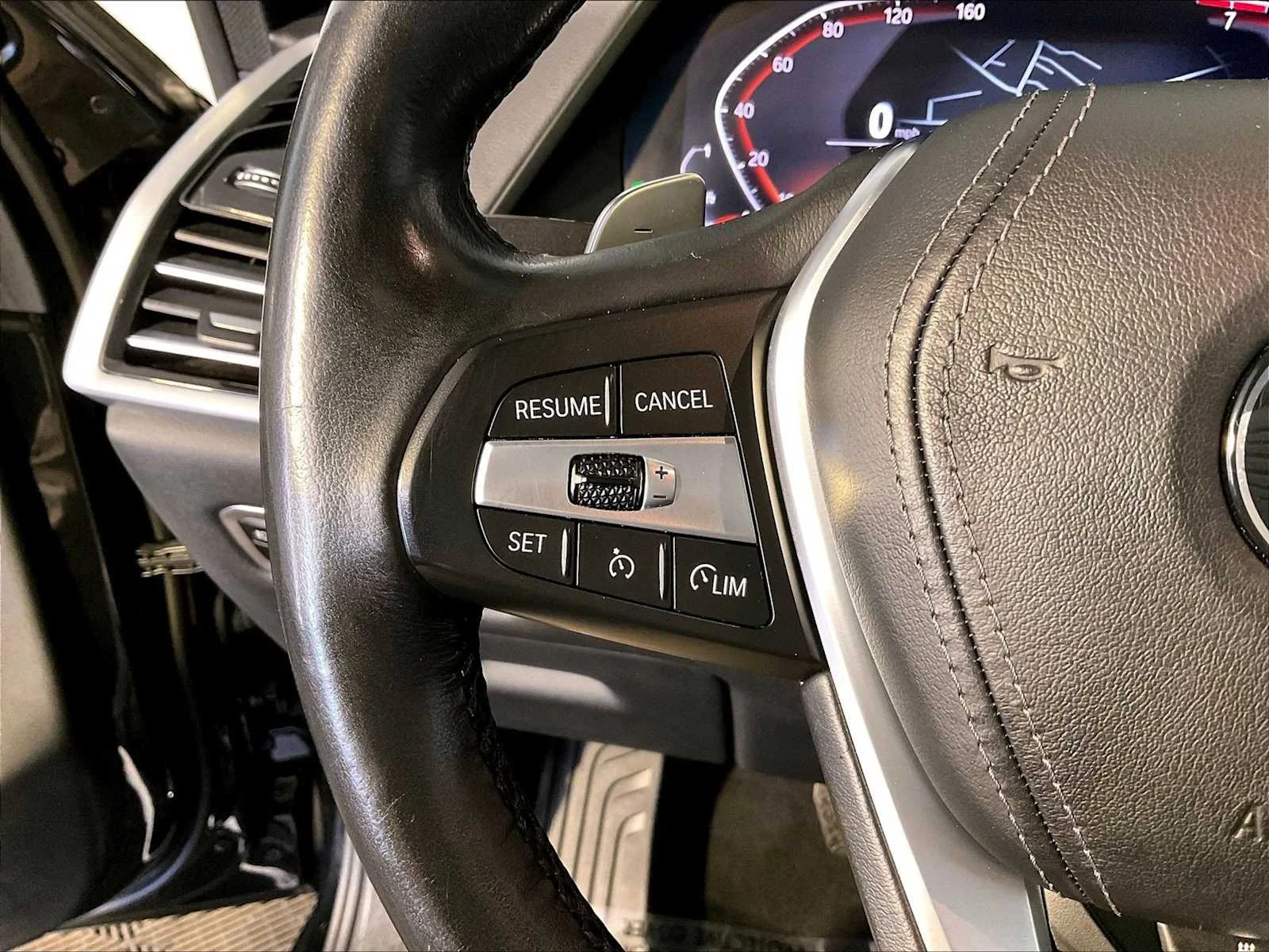 Used 2020 Black Sapphire Metallic BMW xDrive40i image 27