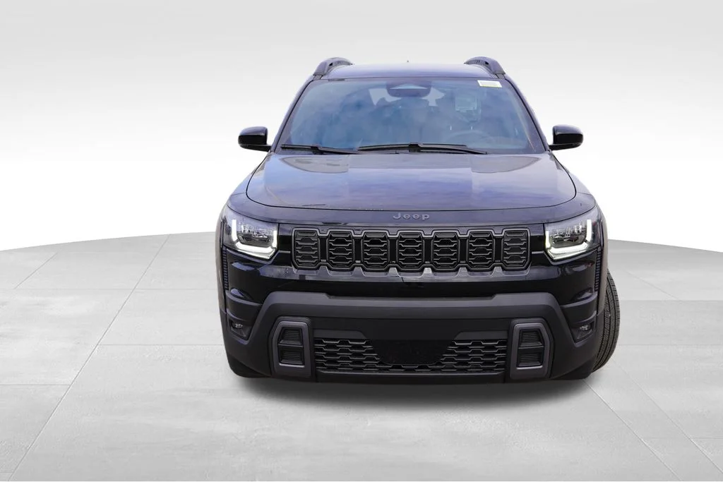 New 2026 Diamond Black Crystal Pearl-Coat Exterior Paint Jeep Limited image 8