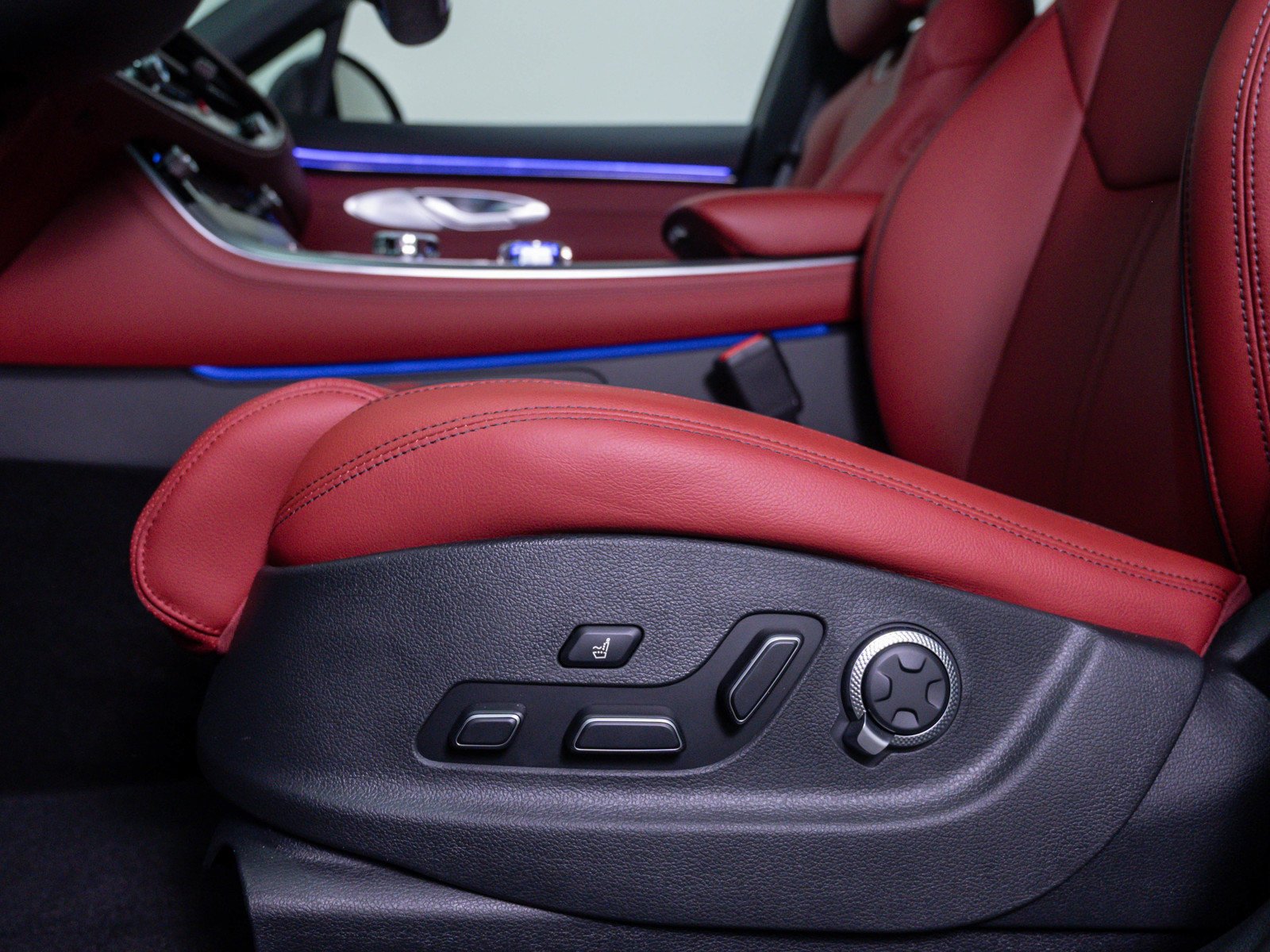 2026 GENESIS GV70 Sport Advanced - Photo 19