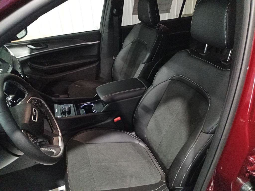New 2026 Velvet Red Pearl-Coat Exterior Paint Jeep Altitude image 16