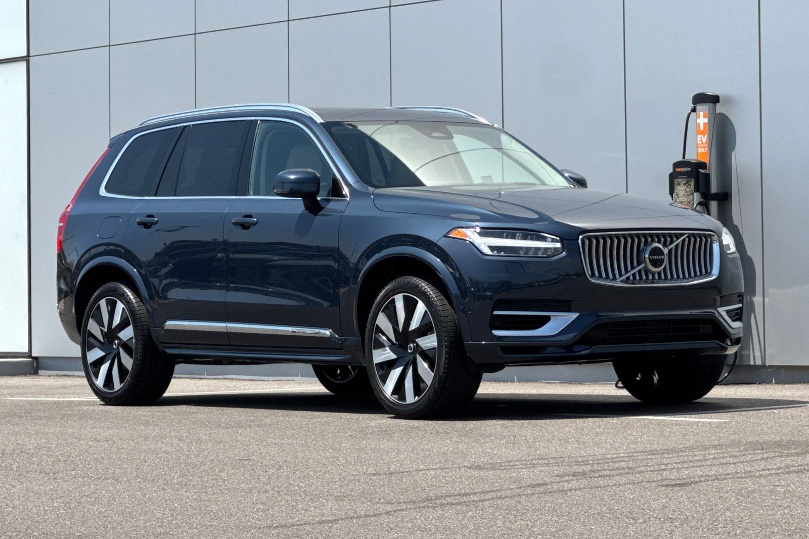 Used 2023 Blue Volvo Ultimate image 7