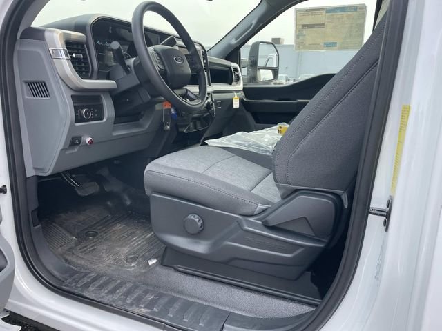 New 2026 Oxford White Ford F-450® XL image 5