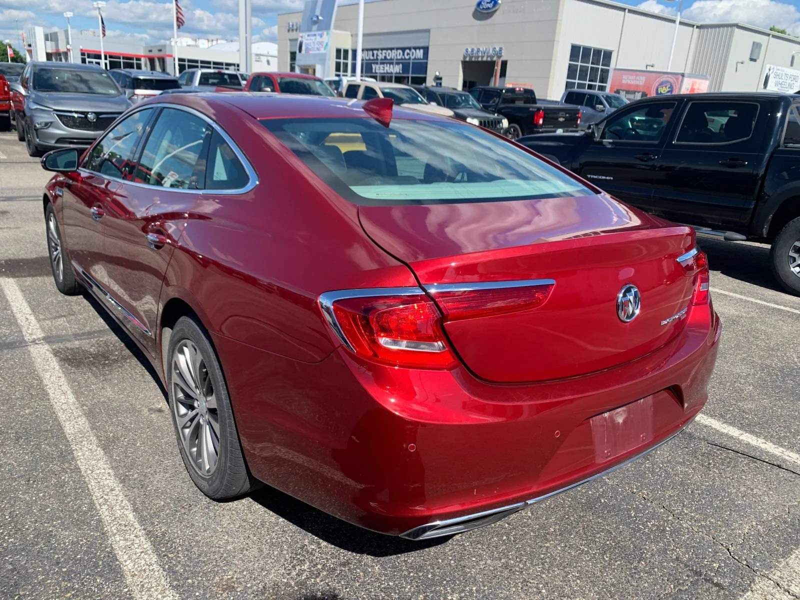Used 2019 RED QUARTZ TINTCOAT Buick Essence image 5