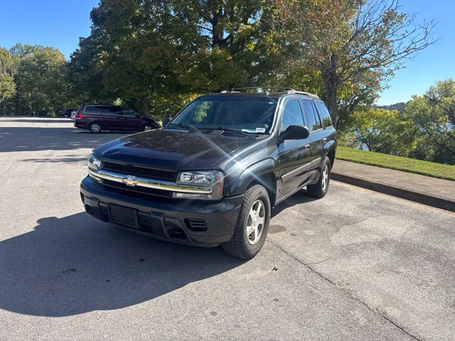 Used 2005 Gray Chevrolet LS image 3