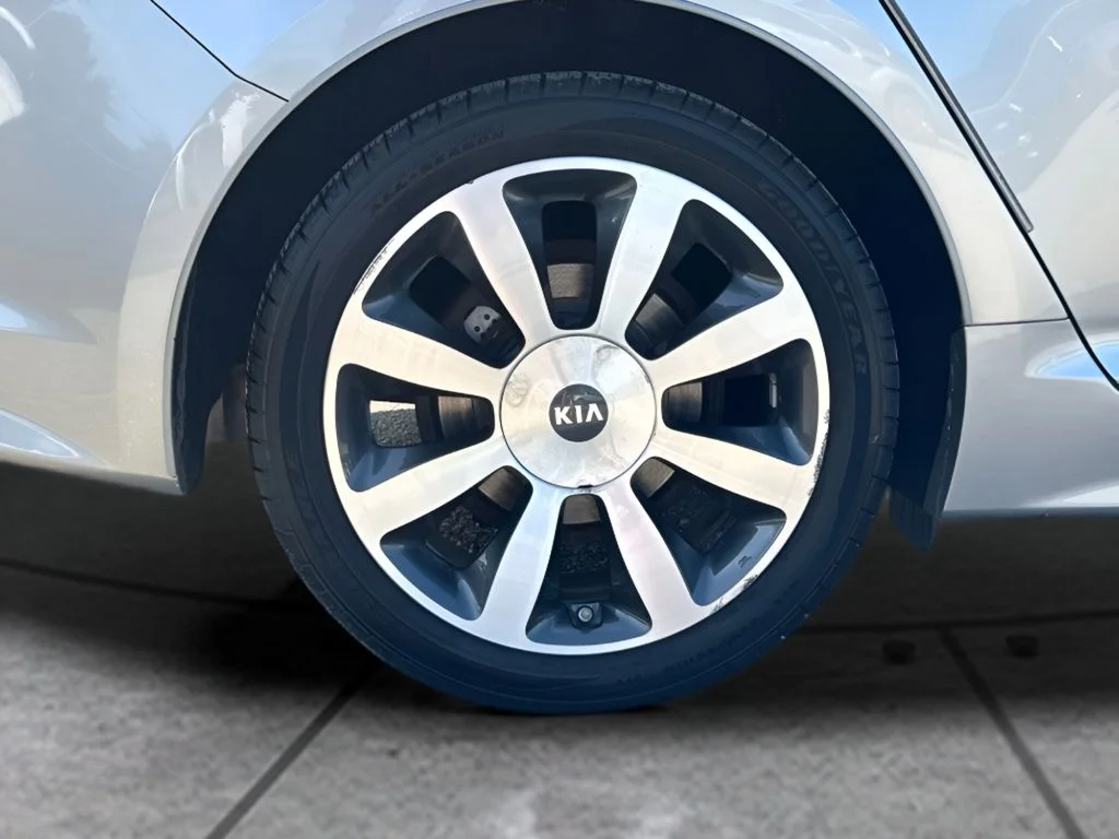 Used 2013 Silver Kia SX image 32