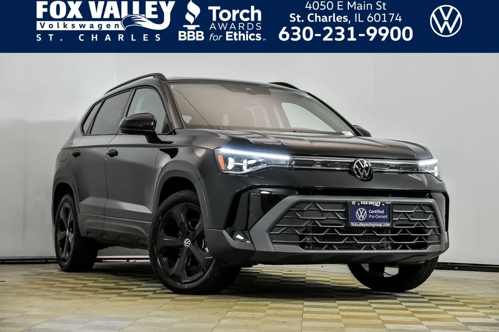 2025 Volkswagen Taos 1.5T SE Black 4Motion's photo