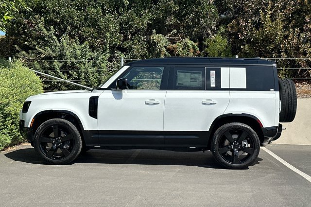 New 2026 Fuji White Land Rover X-Dynamic SE image 2