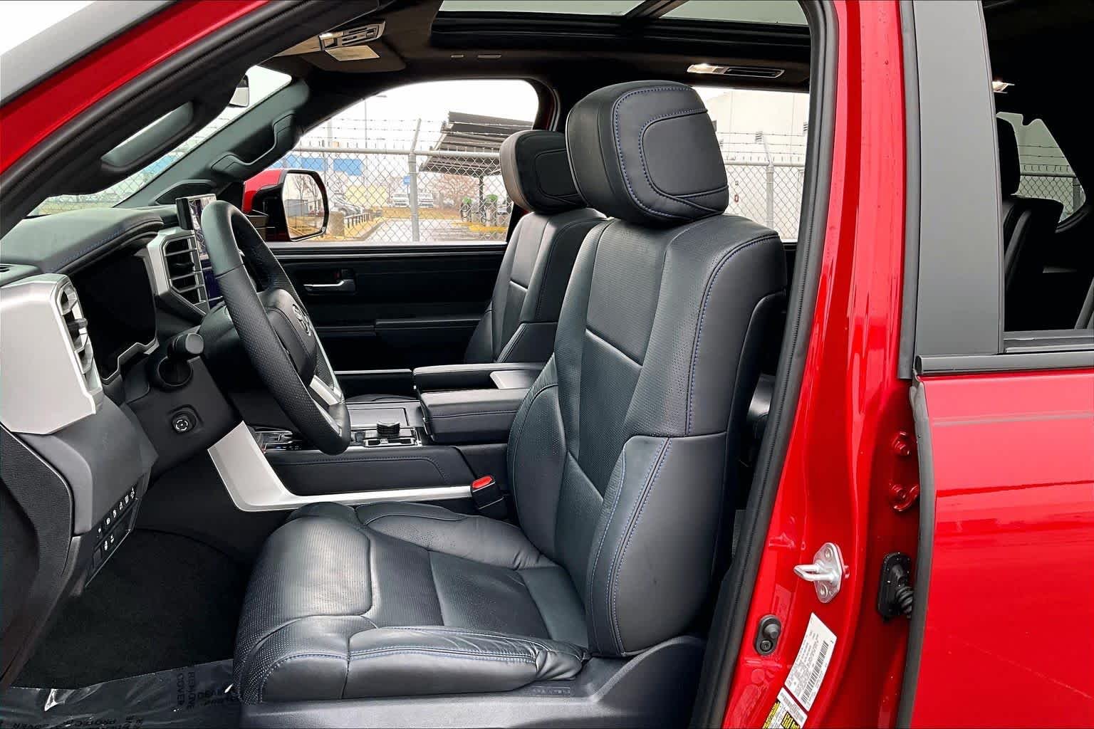 2025 Toyota Sequoia Platinum - Photo 8
