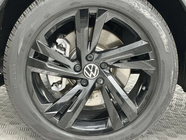 Used 2023 White Volkswagen 2.0T SE R-Line Black image 10