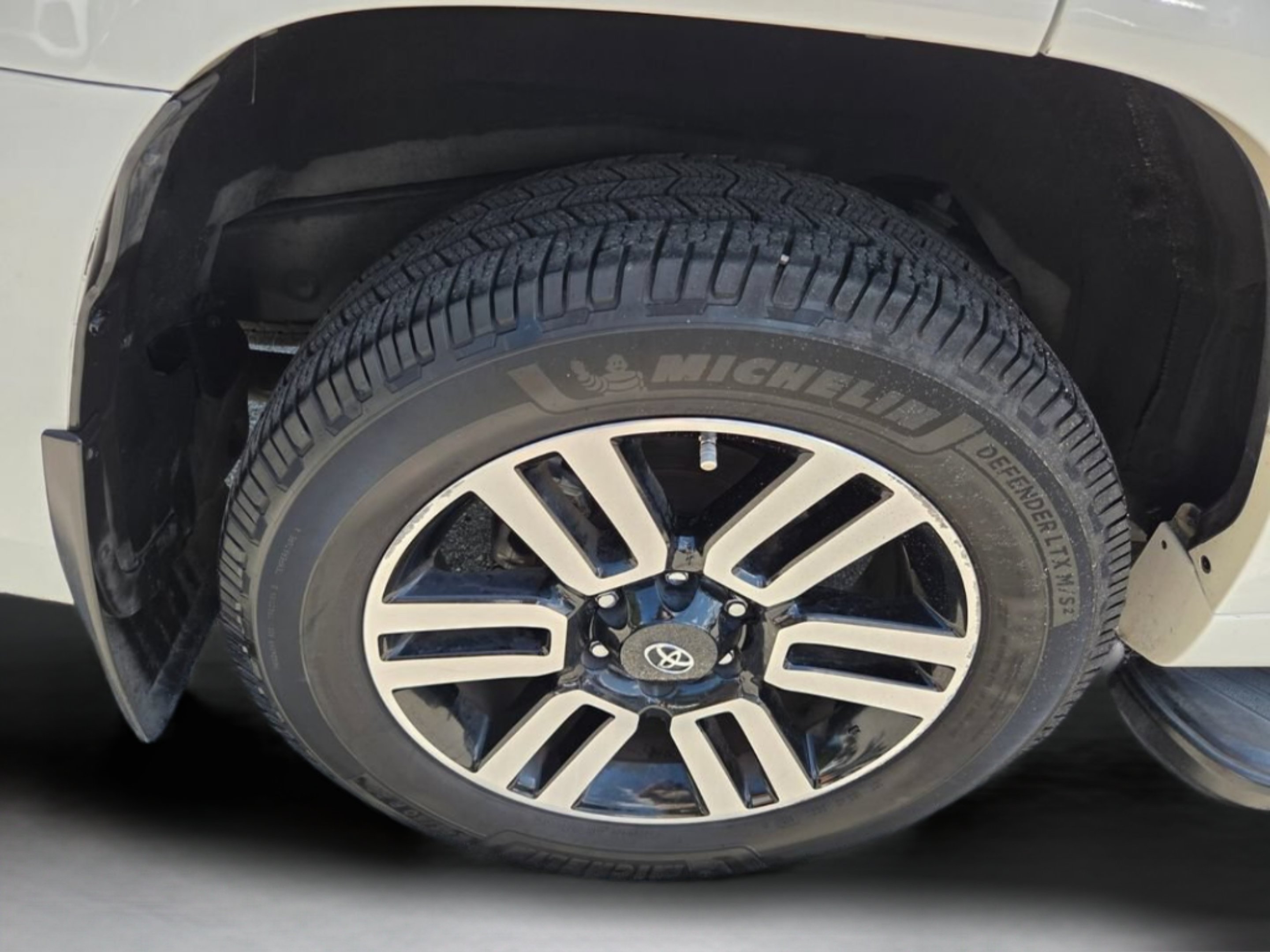 Used 2020 Blizzard Pearl Toyota Limited image 17