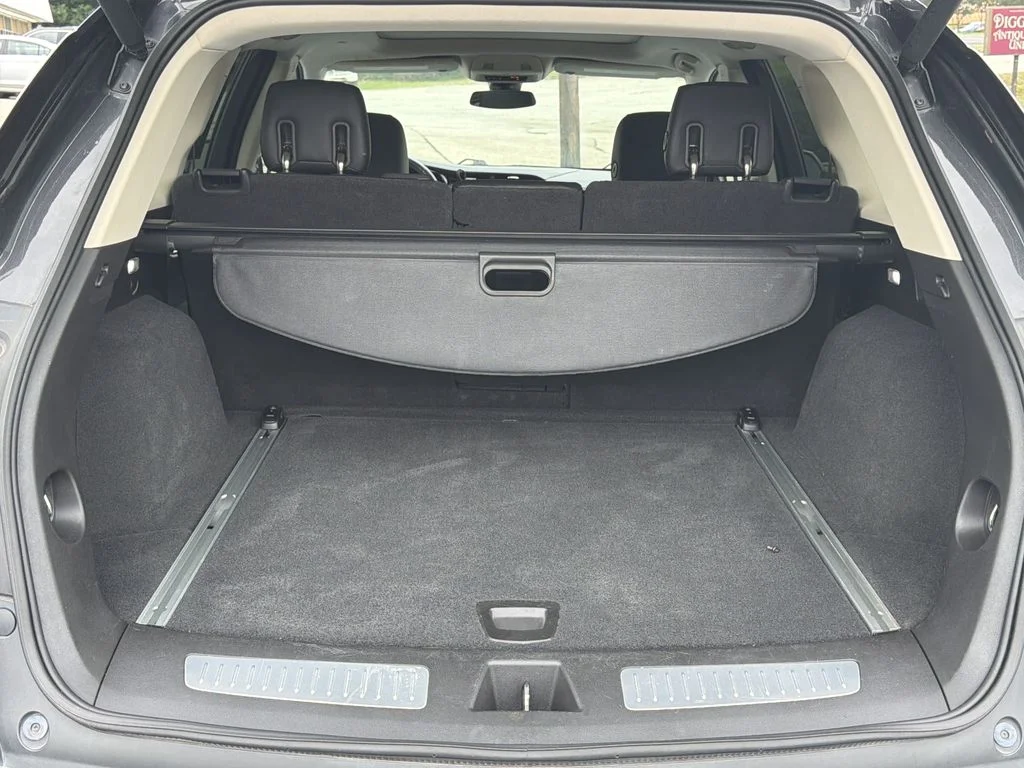 Used 2017 Gray Cadillac Luxury image 18