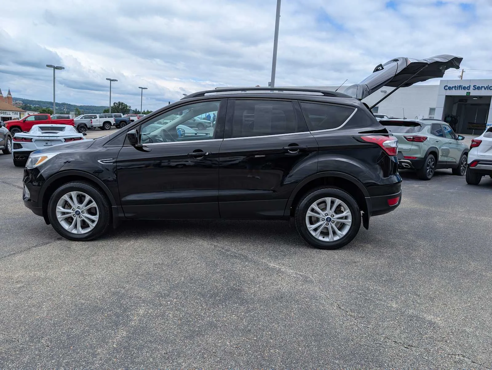 Used 2018 Shadow Black Ford SE image 12