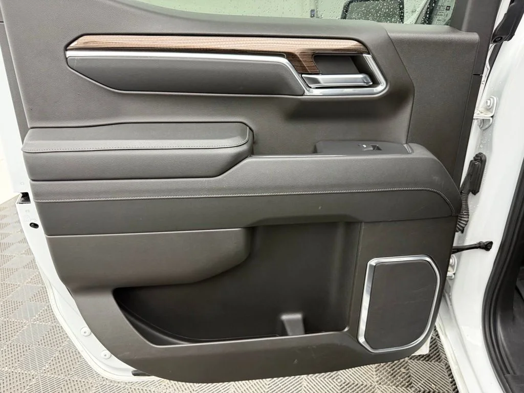 Used 2023 White Chevrolet LT Trail Boss image 28