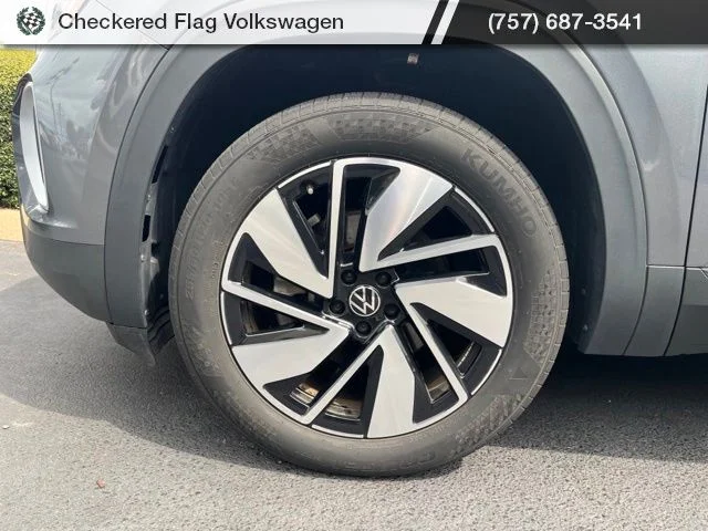 Used 2024 Platinum Gray Metallic Volkswagen 2.0T SE w/Technology image 5