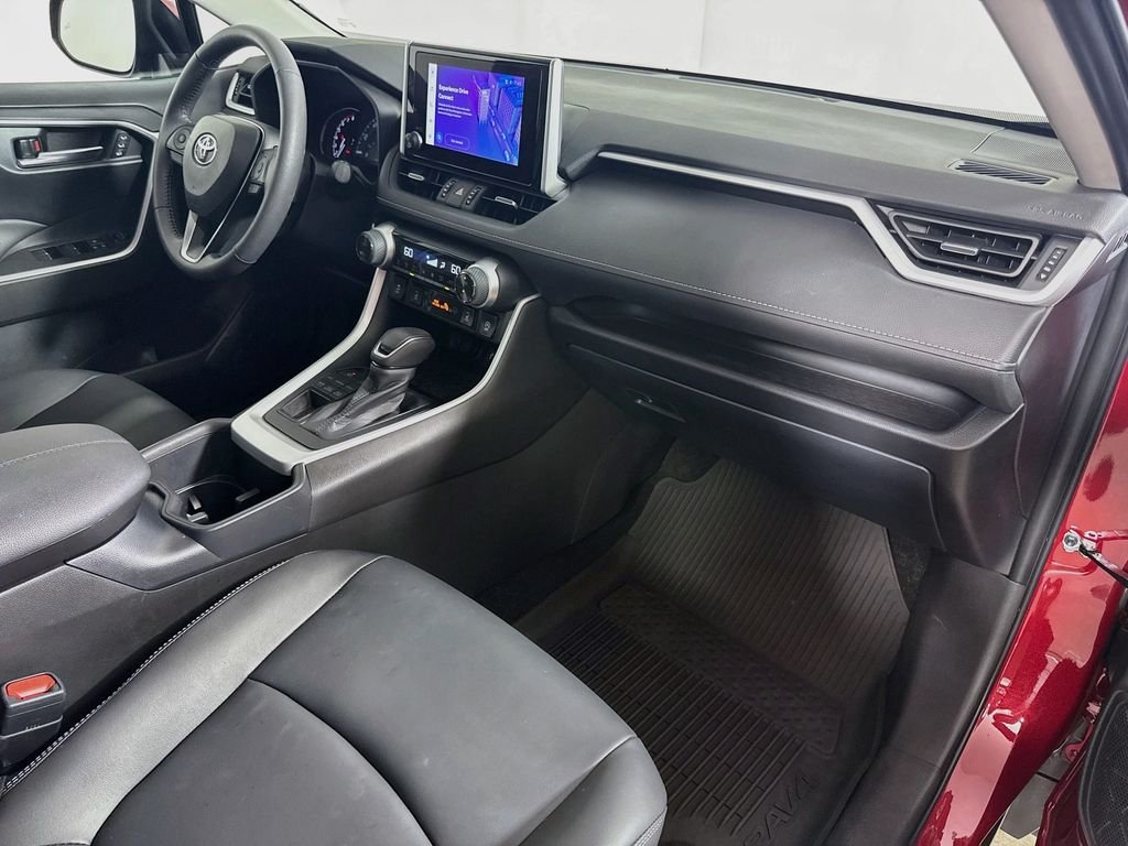 Used 2025 Ruby Flare Pearl Toyota XLE Premium image 29