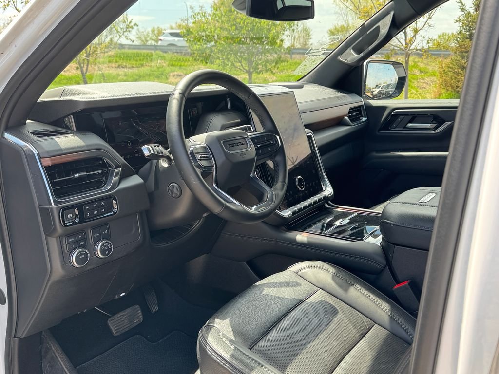 2025 GMC Yukon XL Denali - Photo 27