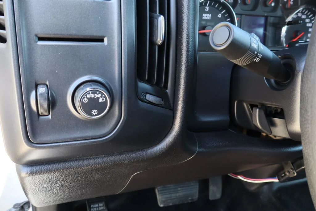 Used 2016 White GMC Base image 13